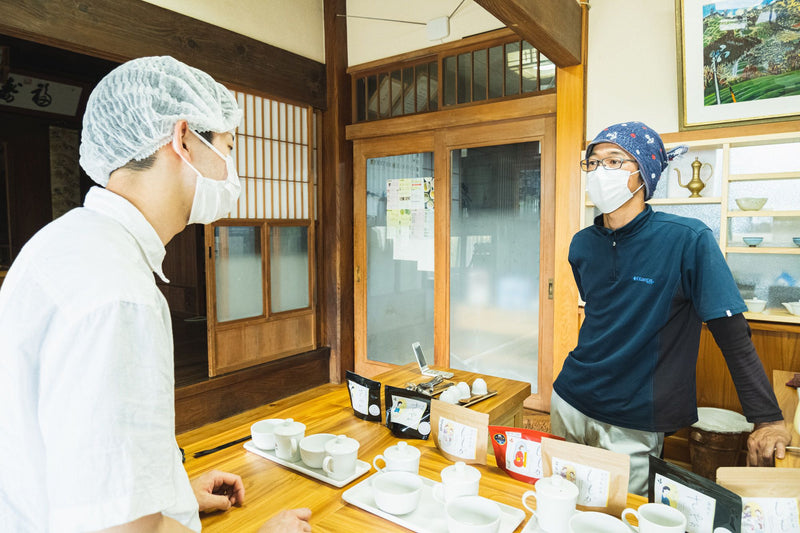 Two Hundred Aromas in a Green Tea Leaf. Imura Tea Farm.