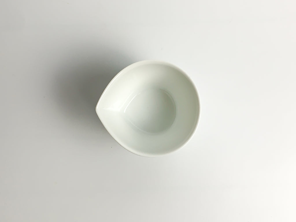 colon - Tear Drop Yunomi/Tea Cup (White Porcelain) - FAR EAST TEA COMPANY